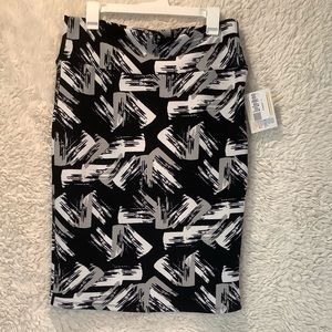 LuLaRoe NWT Black & White L Cassie Skirt